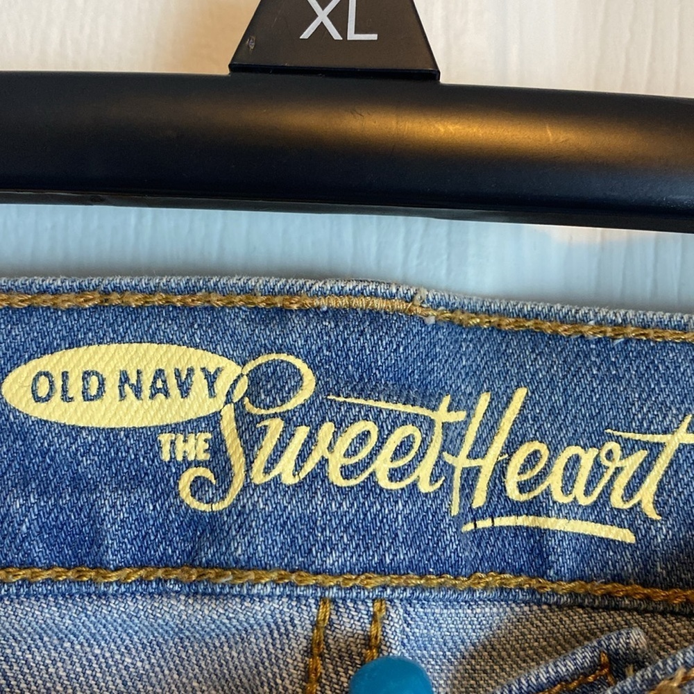 Old Navy Sweetheart Distressed Jeans Mid Rise Straight Sz 8 - Picture 6 of 7